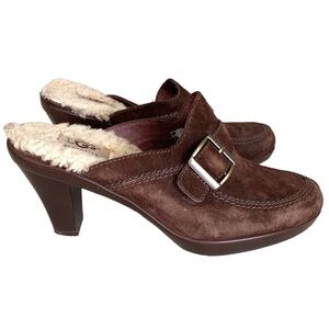 UGG women’s leather upper clog sandals size 7.5 sherpa lining